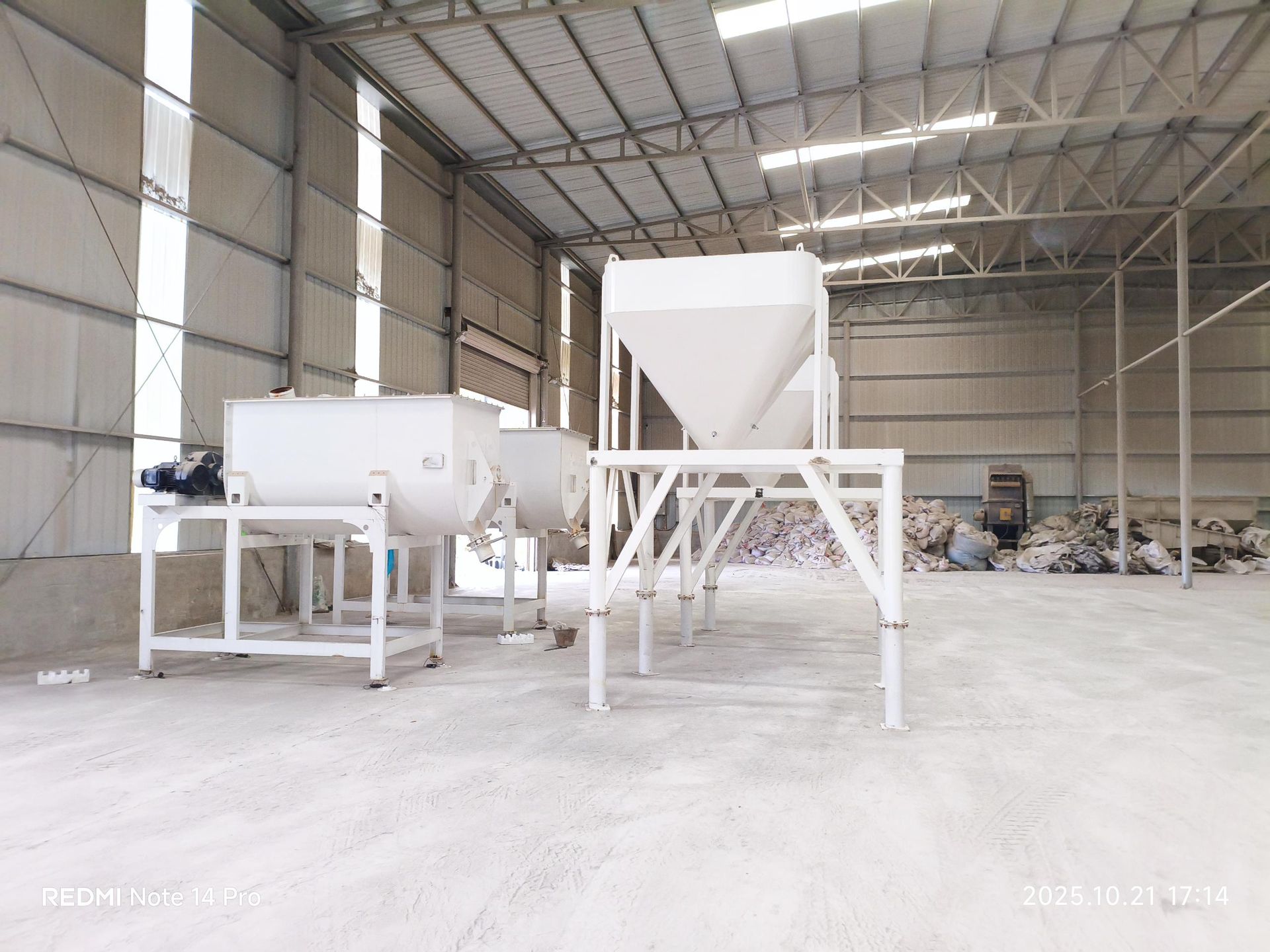 Compact small dry mortar line